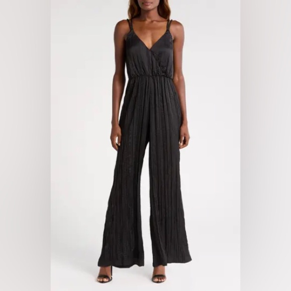ASTR The Label Surplice Neck Plisse Satin Jumpsuit Size Small Black New